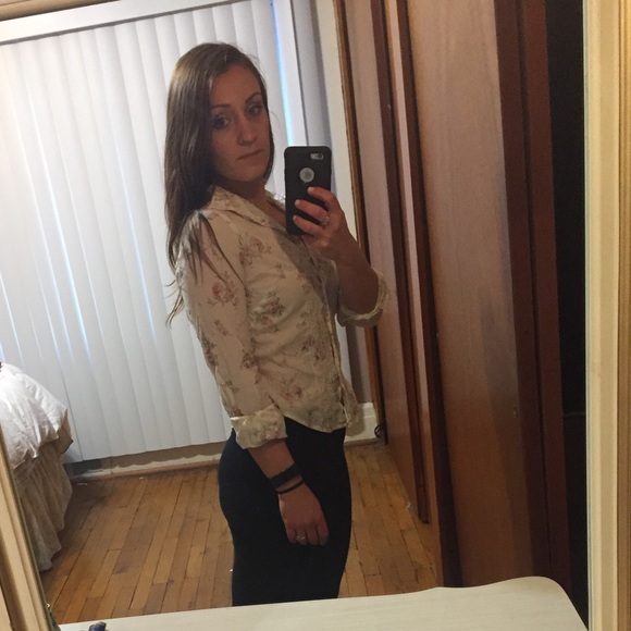 Floral button down - Picture 3 of 4